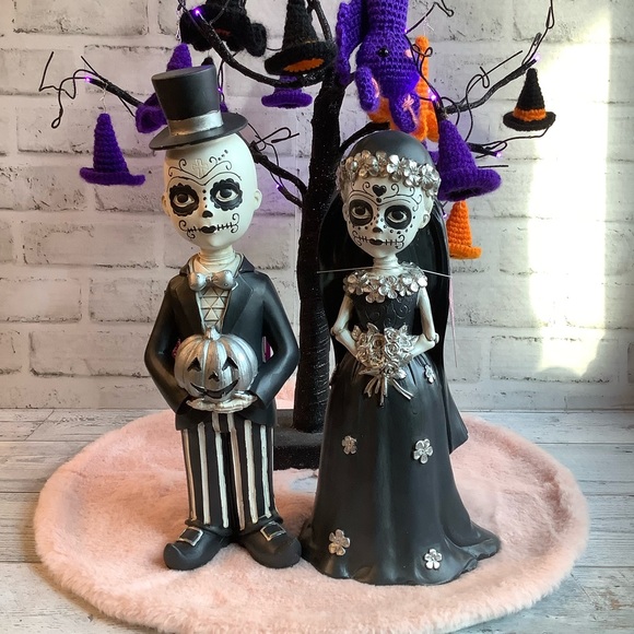 SKULL & BONES 12in Halloween Bride & 14” Halloween Groom Figurines - Picture 2 of 5